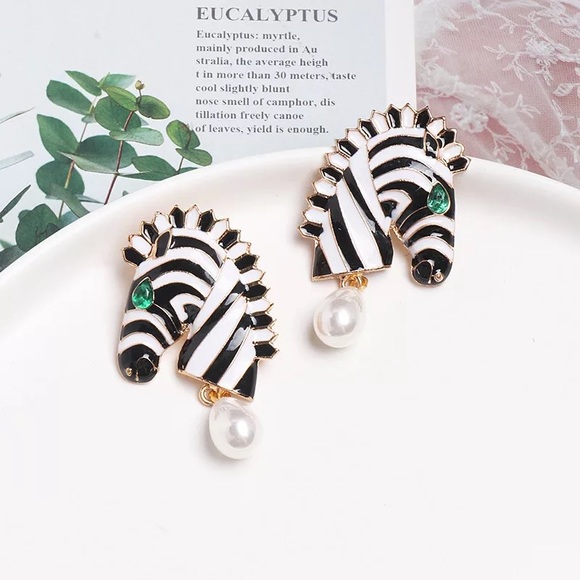 NWT Black + White Stripe Zebra Pearl Drop Earrings - Picture 8 of 15